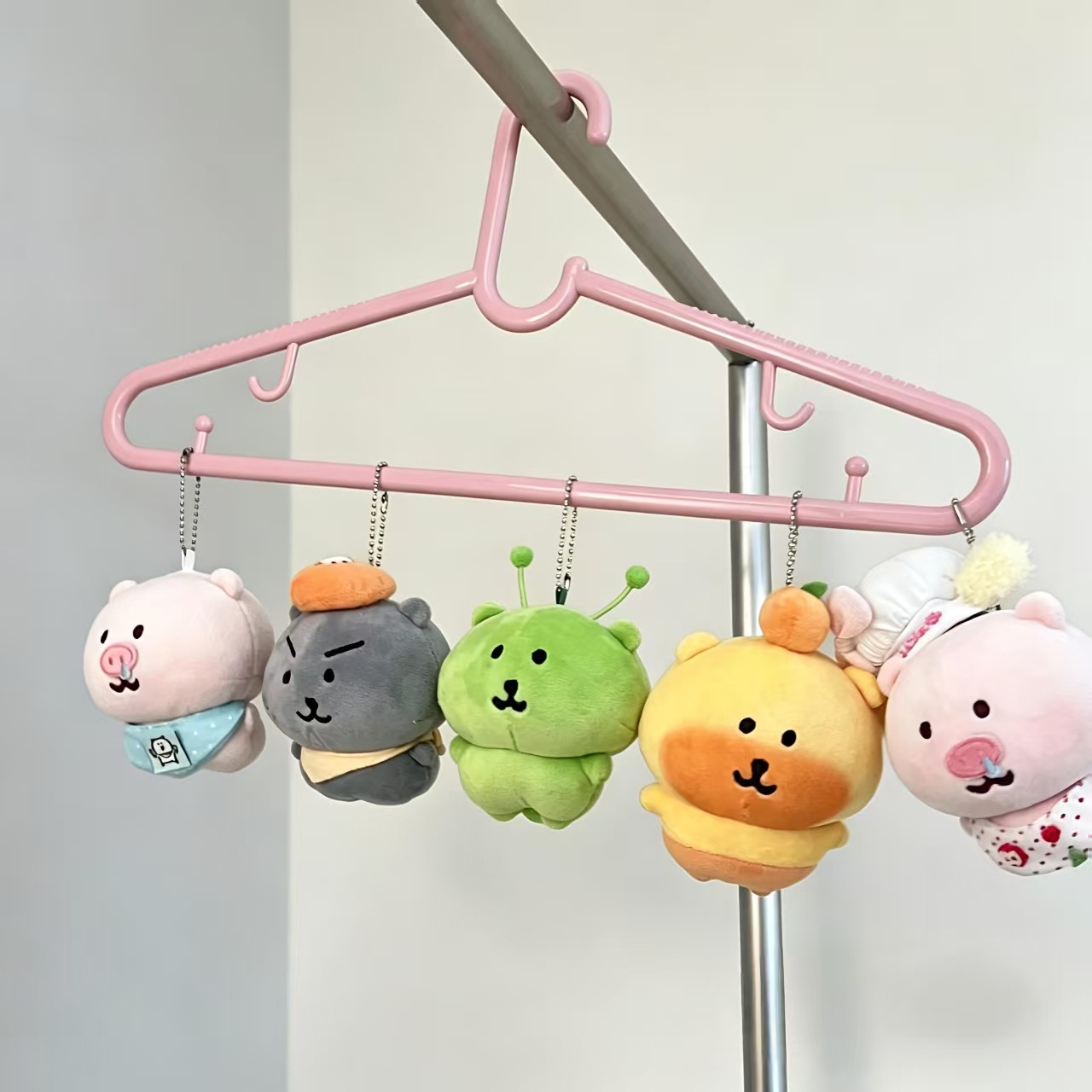 Prank Toys - Breloczek Pluszowy Miś Żartobliwy, Wielostylowy Puszysty